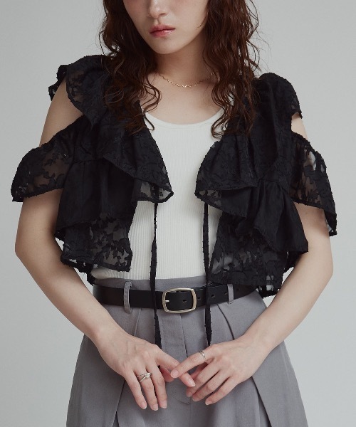 W:Huku(フーク)の「フリルカラー ショート丈 2way ボレロ ブラウス / ノースリーブ フレンチスリーブ 袖なし(カーディガン/ボレロ・レディース・オフホワイト/ブラック/ライトグレー・M/L)」の3枚目の写真
