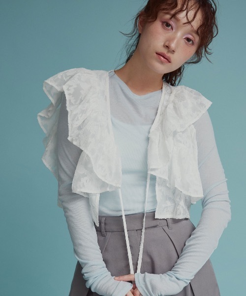W:Huku(フーク)の「フリルカラー ショート丈 2way ボレロ ブラウス / ノースリーブ フレンチスリーブ 袖なし(カーディガン/ボレロ・レディース・オフホワイト/ブラック/ライトグレー・M/L)」の4枚目の写真