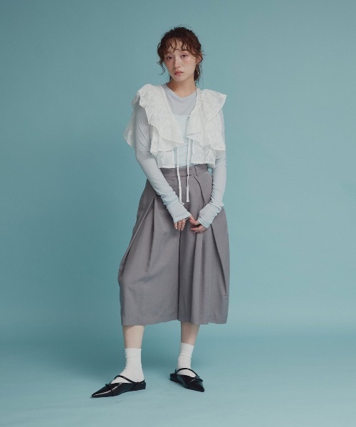 W:Huku(フーク)の「フリルカラー ショート丈 2way ボレロ ブラウス / ノースリーブ フレンチスリーブ 袖なし(カーディガン/ボレロ・レディース・オフホワイト/ブラック/ライトグレー・M/L)」の6枚目の写真