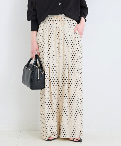 B.C STOCK(ベーセーストック)の「《追加》Wベルトプリーツイージーパンツ(その他パンツ・レディース・ブラック/アイボリー・FREE)」の2枚目の写真