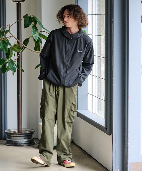 ragged mountain(ラギットマウンテン)の「【RAGGED MOUNTAIN/ラギットマウンテン】BERLIN/バーリン 撥水 UVカット ポケッタブルパーカー ユニセックス オーバーサイズ キャンプ フェス 通勤 通学 華奢見え(マウンテンパーカー・メンズ・チャコールグレー/ブラック/カーキ/ネイビー・MEDIUM/LARGE/X-LARGE)」の6枚目の写真