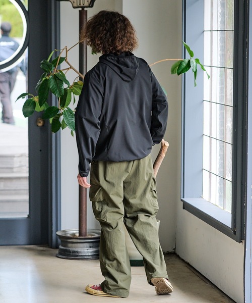ragged mountain(ラギットマウンテン)の「【RAGGED MOUNTAIN/ラギットマウンテン】BERLIN/バーリン 撥水 UVカット ポケッタブルパーカー ユニセックス オーバーサイズ キャンプ フェス 通勤 通学 華奢見え(マウンテンパーカー・メンズ・チャコールグレー/ブラック/カーキ/ネイビー・MEDIUM/LARGE/X-LARGE)」の13枚目の写真