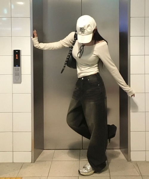 BEIDELLI（ベイデリー）の「[BELLIDE MADE] バルーンワイドデニムパンツ（デニムパンツ・レディース・ダークグレー/ブルー・SMALL/MEDIUM/LARGE）」の18枚目の写真