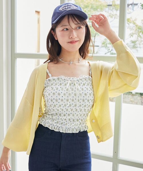 MAJESTIC LEGON（マジェスティックレゴン）の「チャームボタンUVカットカーディガン（カーディガン/ボレロ・レディース・オフホワイト/イエロー/ピンク/レッド/ブルー/ブラック・MEDIUM）」の4枚目の写真