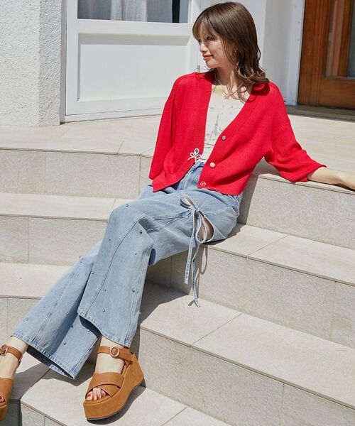 MAJESTIC LEGON（マジェスティックレゴン）の「チャームボタンUVカットカーディガン（カーディガン/ボレロ・レディース・オフホワイト/イエロー/ピンク/レッド/ブルー/ブラック・MEDIUM）」の15枚目の写真