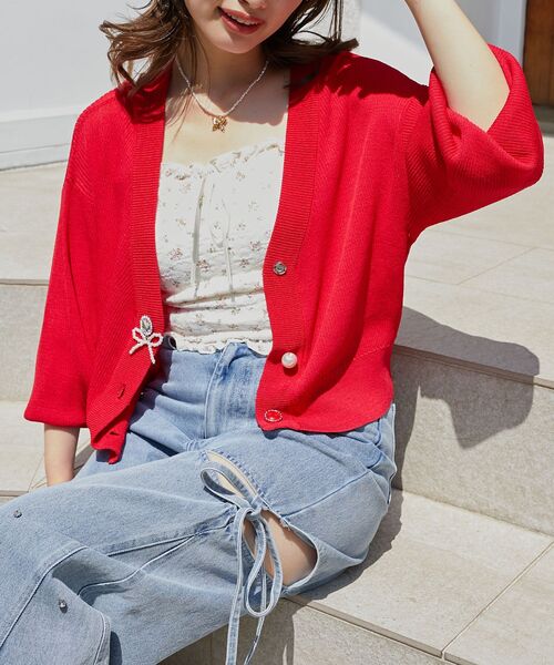 MAJESTIC LEGON（マジェスティックレゴン）の「チャームボタンUVカットカーディガン（カーディガン/ボレロ・レディース・オフホワイト/イエロー/ピンク/レッド/ブルー/ブラック・MEDIUM）」の16枚目の写真