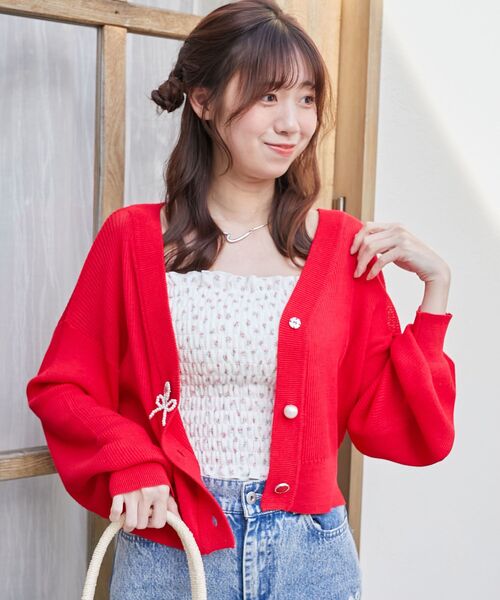 MAJESTIC LEGON（マジェスティックレゴン）の「チャームボタンUVカットカーディガン（カーディガン/ボレロ・レディース・オフホワイト/イエロー/ピンク/レッド/ブルー/ブラック・MEDIUM）」の21枚目の写真