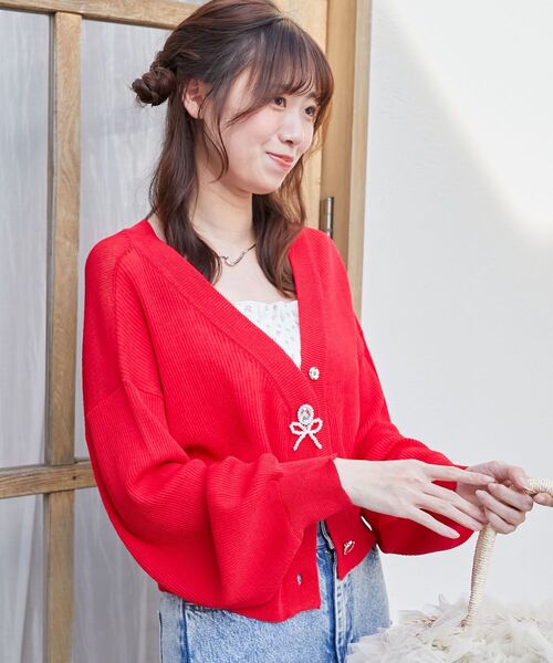 MAJESTIC LEGON（マジェスティックレゴン）の「チャームボタンUVカットカーディガン（カーディガン/ボレロ・レディース・オフホワイト/イエロー/ピンク/レッド/ブルー/ブラック・MEDIUM）」の22枚目の写真