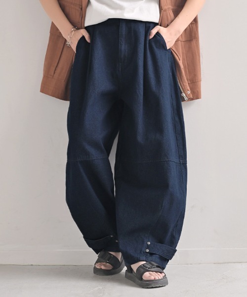 HUG.U(ハグユー)の「ゆるカーブ バナナデニムパンツ(デニムパンツ・レディース・ダークインディゴブルー/ブラック系/ブルー系・L/M/S/LL)」の6枚目の写真