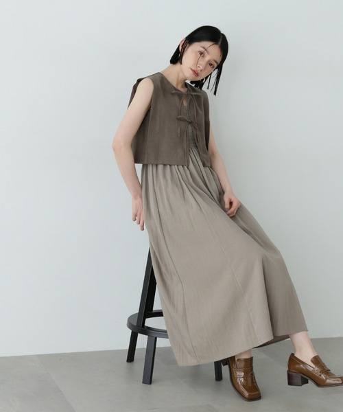 N.（N. Natural Beauty Basic）（エヌエヌナチュラルビューティーベーシック）の「フェイクスウェードリボンベスト＆ベアワンピース（ワンピース・レディース・ブラウン/グレー・MEDIUM）」の2枚目の写真
