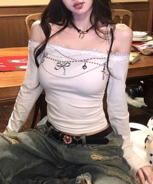 SHEENA(シーナ)の「チャームデザインレースオフショルトップス(Tシャツ/カットソー・レディース・ブラック/ホワイト・M)」の5枚目の写真