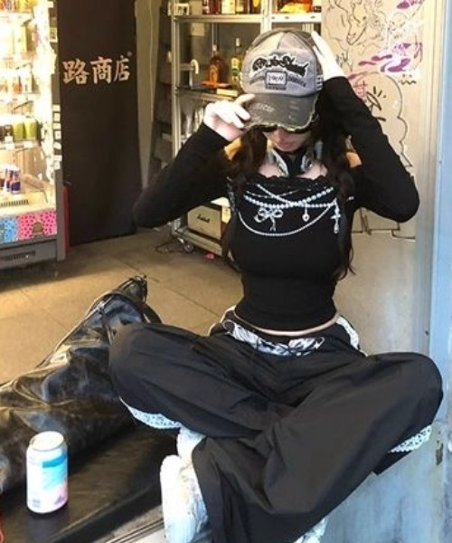SHEENA(シーナ)の「チャームデザインレースオフショルトップス(Tシャツ/カットソー・レディース・ブラック/ホワイト・M)」の13枚目の写真