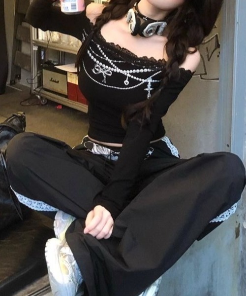 SHEENA(シーナ)の「チャームデザインレースオフショルトップス(Tシャツ/カットソー・レディース・ブラック/ホワイト・M)」の15枚目の写真