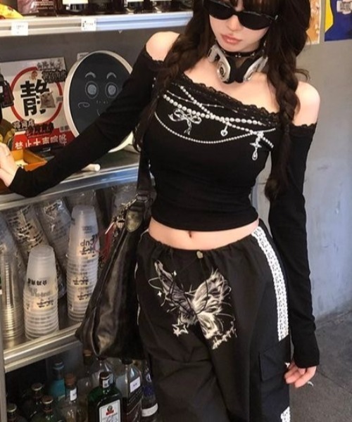 SHEENA(シーナ)の「チャームデザインレースオフショルトップス(Tシャツ/カットソー・レディース・ブラック/ホワイト・M)」の17枚目の写真