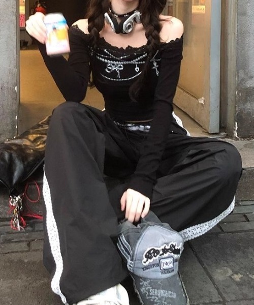 SHEENA(シーナ)の「チャームデザインレースオフショルトップス(Tシャツ/カットソー・レディース・ブラック/ホワイト・M)」の18枚目の写真