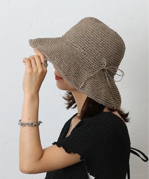COLONY 2139(コロニートゥーワンスリーナイン)の「手編みつば広ペーパーハット(ハット・レディース・ブラック/ベージュ/モカ・FREE)」の2枚目の写真