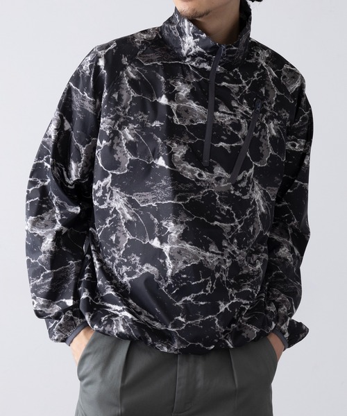 FORECAST（フォーキャスト）の「【FORECAST】総柄 ハーフジップ 防風プルオーバー ハイネック モックネック2276（マウンテンパーカー・メンズ・その他2/グレー系1/その他1・LL/M/L）」の4枚目の写真