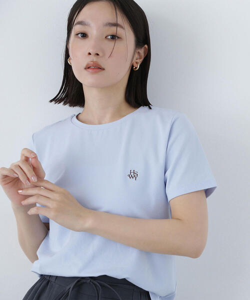 NATURAL BEAUTY BASIC(ナチュラルビューティーベーシック)の「◇ワンポイントコンパクトTシャツ(Tシャツ/カットソー・レディース・オフホワイト/ブルー/ネイビー・FREE)」の3枚目の写真