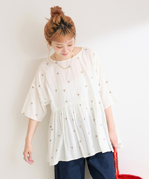 Simplicite（サンプリシテ）の「【WEB限定】手洗い可 / バックリボンフラワー刺繍ブラウス（シャツ/ブラウス・レディース・ホワイト/ブラウン・FREE）」の2枚目の写真