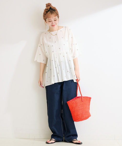 Simplicite（サンプリシテ）の「【WEB限定】手洗い可 / バックリボンフラワー刺繍ブラウス（シャツ/ブラウス・レディース・ホワイト/ブラウン・FREE）」の3枚目の写真