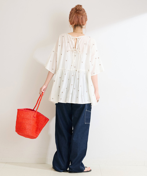 Simplicite（サンプリシテ）の「【WEB限定】手洗い可 / バックリボンフラワー刺繍ブラウス（シャツ/ブラウス・レディース・ホワイト/ブラウン・FREE）」の6枚目の写真