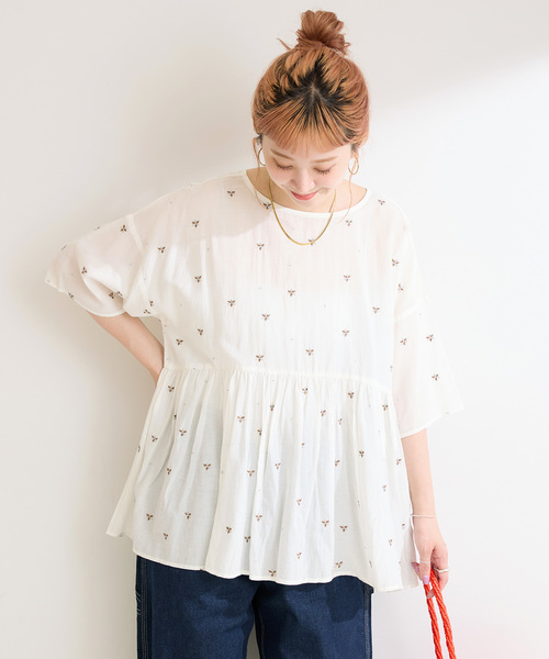 Simplicite（サンプリシテ）の「【WEB限定】手洗い可 / バックリボンフラワー刺繍ブラウス（シャツ/ブラウス・レディース・ホワイト/ブラウン・FREE）」の7枚目の写真