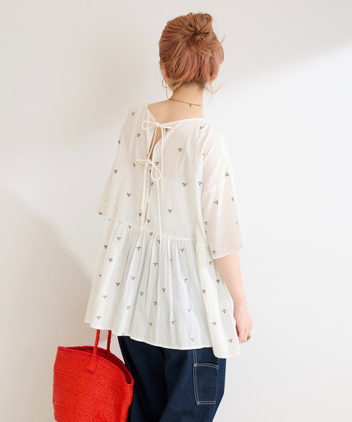 Simplicite（サンプリシテ）の「【WEB限定】手洗い可 / バックリボンフラワー刺繍ブラウス（シャツ/ブラウス・レディース・ホワイト/ブラウン・FREE）」の10枚目の写真