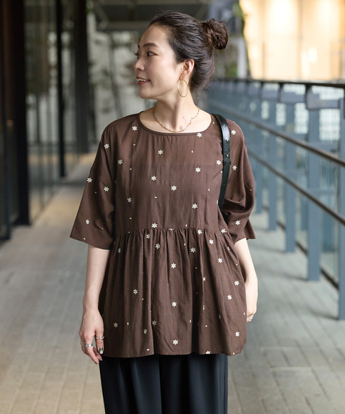 Simplicite（サンプリシテ）の「【WEB限定】手洗い可 / バックリボンフラワー刺繍ブラウス（シャツ/ブラウス・レディース・ホワイト/ブラウン・FREE）」の22枚目の写真