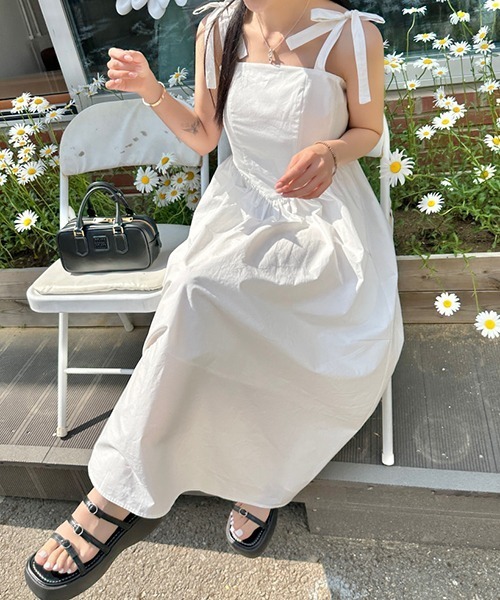 gossip!ロサンゼルス(ゴシップロサンゼルス)の「YUGA リボンサスペンダー ロングドレス(ワンピース・レディース・ブラック/ホワイト・FREE)」の1枚目の写真
