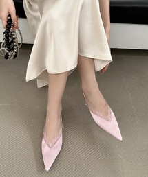 レースバックストラップパンプス