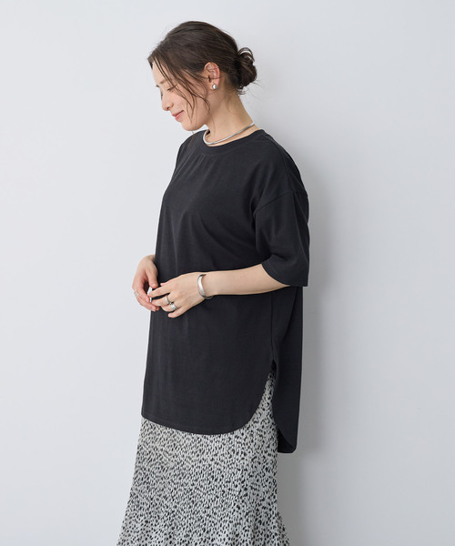 anyfee(エニフィー)の「【anyfee/プラスサイズ】接触冷感・裾ラウンドチュニックTシャツ(Tシャツ/カットソー・レディース・ホワイト/ブラック/チャコール・LL/3L/4L/5L)」の4枚目の写真