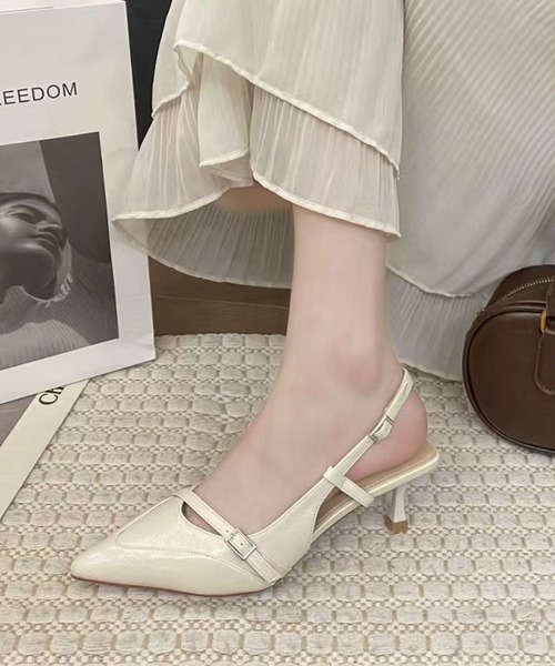 shoes365(シューズスリーシックスファイヴ)の「【SHOES 365】ポインテッドストラップパンプス (SS)(パンプス・レディース・オフホワイト/ブラック・24.5cm/23.0cm/24.0cm/22.5cm/23.5cm)」の1枚目の写真