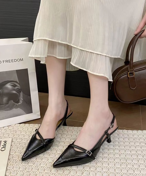 shoes365(シューズスリーシックスファイヴ)の「【SHOES 365】ポインテッドストラップパンプス (SS)(パンプス・レディース・オフホワイト/ブラック・24.5cm/23.0cm/24.0cm/22.5cm/23.5cm)」の2枚目の写真