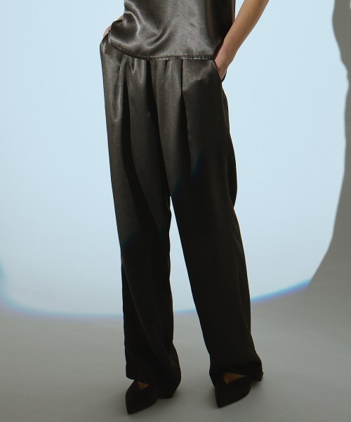 DOUBLE STANDARD CLOTHING(ダブルスタンダードクロージング)の「アセテートピグメントサテンタンクパンツ(その他パンツ・レディース・カーキ/チャコール・36/38)」の2枚目の写真