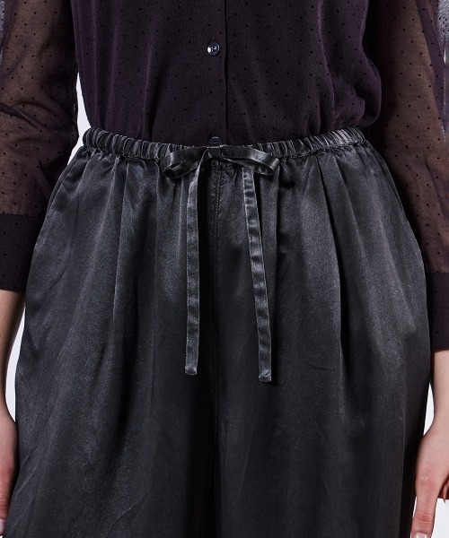 DOUBLE STANDARD CLOTHING(ダブルスタンダードクロージング)の「アセテートピグメントサテンタンクパンツ(その他パンツ・レディース・カーキ/チャコール・36/38)」の9枚目の写真