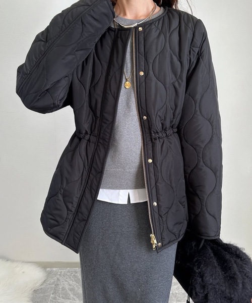eM（エム）の「【サイズ展開あり】キルティングノーカラーハーフコート（ノーカラーコート・レディース・ブラック/ネイビー・L/M/LL）」の14枚目の写真