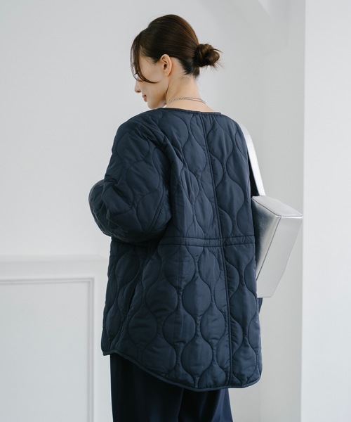 eM（エム）の「【サイズ展開あり】キルティングノーカラーハーフコート（ノーカラーコート・レディース・ブラック/ネイビー・L/M/LL）」の20枚目の写真
