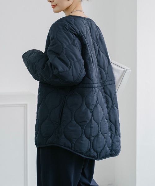 eM（エム）の「【サイズ展開あり】キルティングノーカラーハーフコート（ノーカラーコート・レディース・ブラック/ネイビー・L/M/LL）」の19枚目の写真