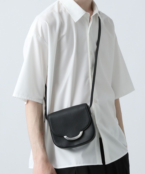 HARE(ハレ)の「ミニラウンドショルダーBAG(HARE)(ショルダーバッグ・メンズ・ブラック・FREE)」の1枚目の写真