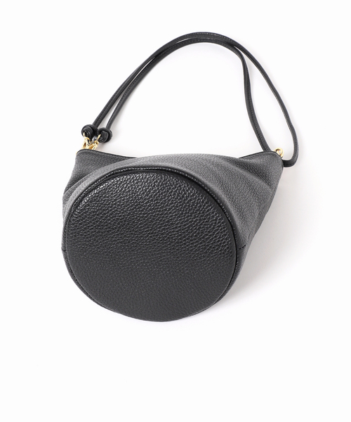 AULENTTI（オウレンティ）の「【AULENTTI/オウレンティ】チェーンレザーBAG（ショルダーバッグ・レディース・ブラック/ベージュ・FREE）」の10枚目の写真