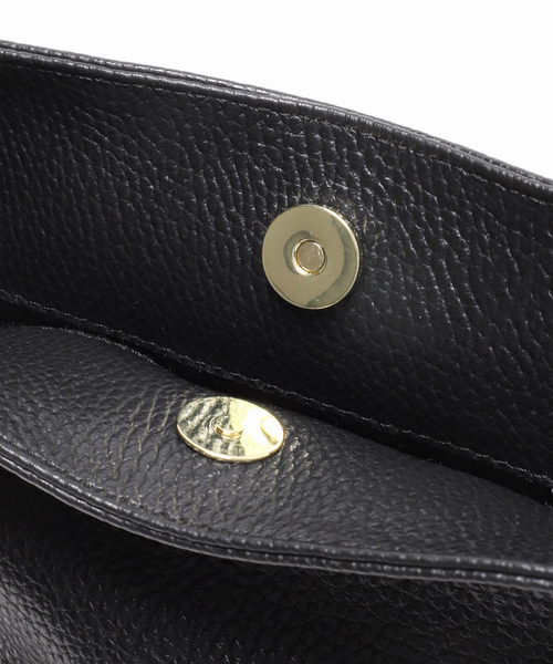 AULENTTI（オウレンティ）の「【AULENTTI/オウレンティ】チェーンレザーBAG（ショルダーバッグ・レディース・ブラック/ベージュ・FREE）」の14枚目の写真
