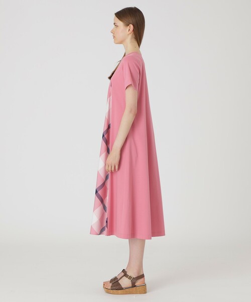 BLUE LABEL CRESTBRIDGE(ブルーレーベルクレストブリッジ)の「ピマコットンプレーティング天竺パーシャルチェックドレス(ワンピース・レディース・ブラック/ダークネイビー/ピンク・36/38)」の9枚目の写真