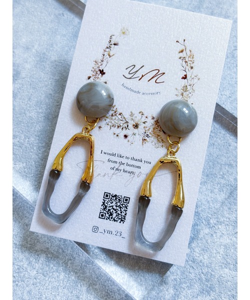 tone（トーン）の「【YM】マーブルピアス×1/2チャーム　サージカルステンレス(MA)（チャーム・レディース・グレー/ホワイト・FREE）」の2枚目の写真