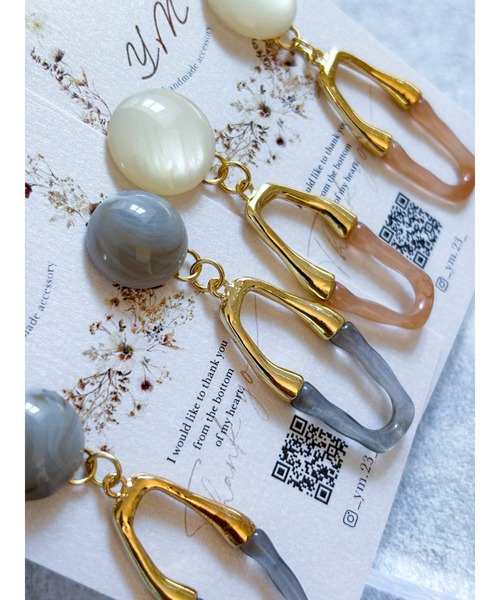 tone（トーン）の「【YM】マーブルピアス×1/2チャーム　サージカルステンレス(MA)（チャーム・レディース・グレー/ホワイト・FREE）」の4枚目の写真