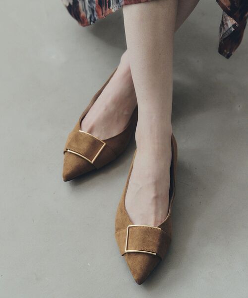 YECCA VECCA（イェッカヴェッカ）の「バックルローヒールパンプス（パンプス・レディース・ブラック/ベージュ/キャメル・22.5cm/23.5cm/24.5cm）」の4枚目の写真