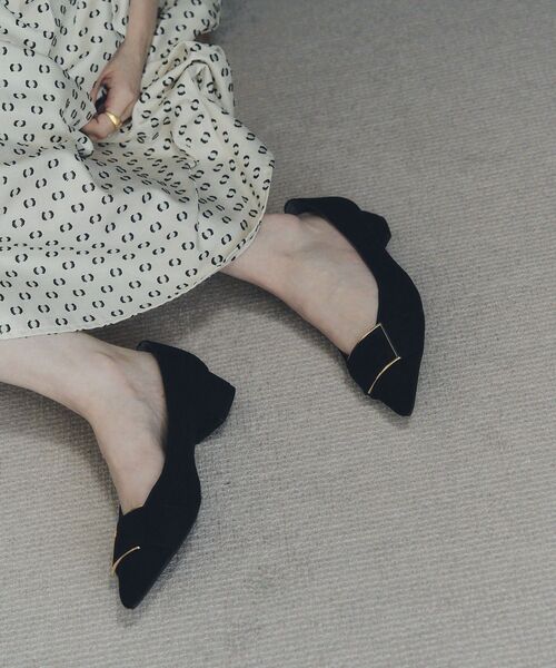 YECCA VECCA（イェッカヴェッカ）の「バックルローヒールパンプス（パンプス・レディース・ブラック/ベージュ/キャメル・22.5cm/23.5cm/24.5cm）」の6枚目の写真