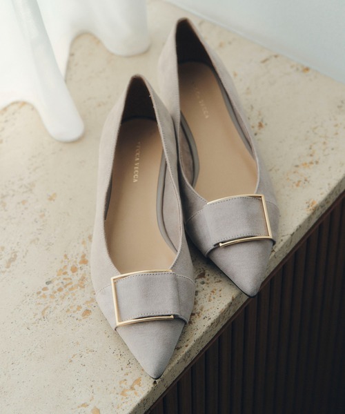 YECCA VECCA（イェッカヴェッカ）の「バックルローヒールパンプス（パンプス・レディース・ブラック/ベージュ/キャメル・22.5cm/23.5cm/24.5cm）」の2枚目の写真