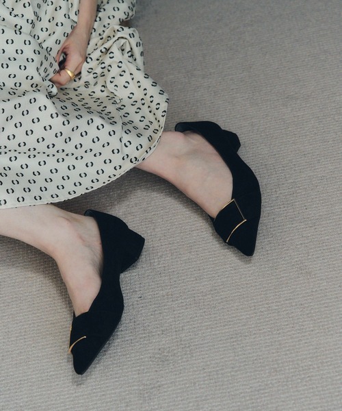 YECCA VECCA（イェッカヴェッカ）の「バックルローヒールパンプス（パンプス・レディース・ブラック/ベージュ/キャメル・22.5cm/23.5cm/24.5cm）」の17枚目の写真