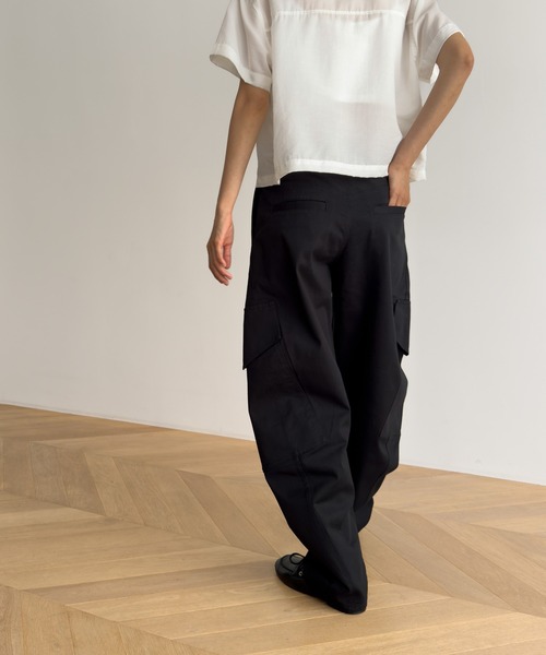 CANAL JEAN（キャナルジーン）の「バレルレッグツイストカーゴパンツ（カーゴパンツ・レディース・ブラック/カーキ・マルチサイズ）」の7枚目の写真