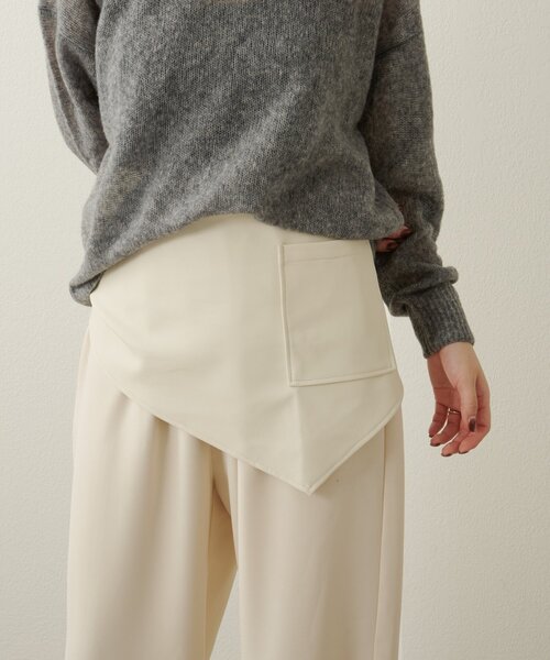 Omekashi（オメカシ）の「フェイクレザートライアングルマルチストール（ストール/ショール・レディース・オフホワイト/ブラック・ONE SIZE）」の15枚目の写真